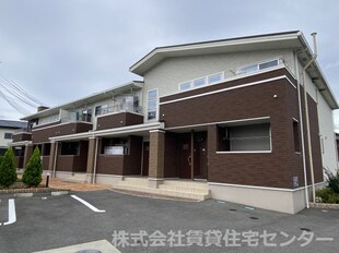 アジュール岩出の物件外観写真